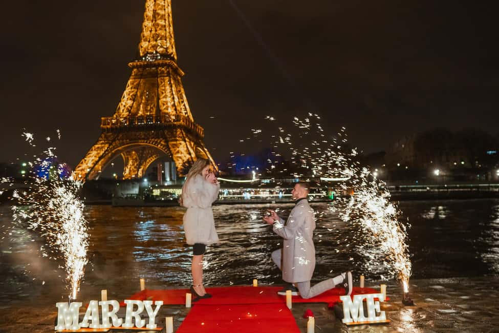 Paris photographer 1h near the Eiffel Tower or in Paris - Price and Value: Is $137 Per Person Reasonable Here?