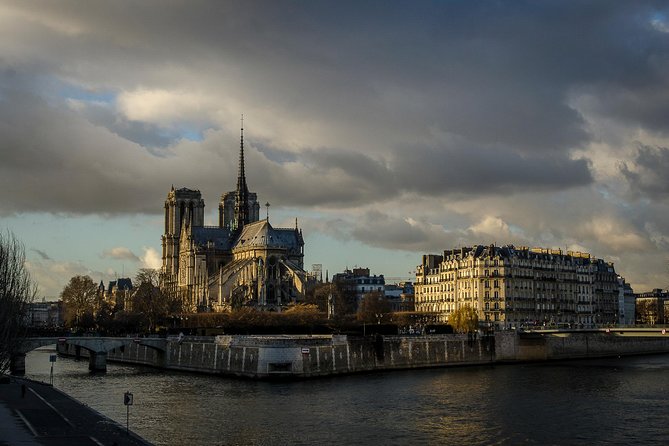 Paris Photography Masterclass - Private Photography Lesson - Notre-Dame de Paris stop: photographing a subject that’s too big