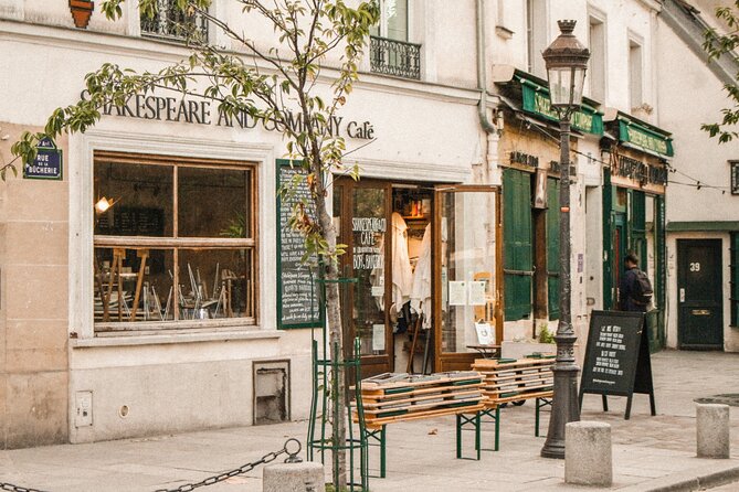 Paris Photography Tour - Self Guided Tour of Paris' Top Instagram Spots - Quais de la Seine: maps, books, art, and Notre-Dame memory