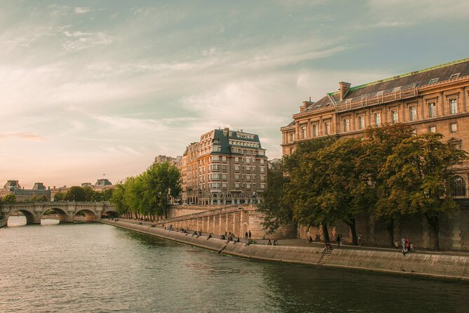 Paris Photography Tour - Self Guided Tour of Paris' Top Instagram Spots - Au Vieux Paris d’Arcole: bridges lesson you can frame