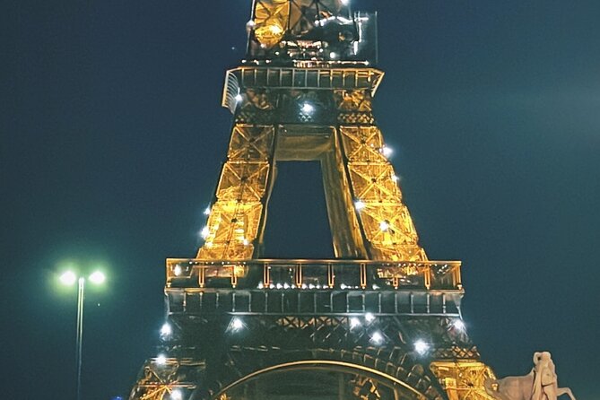 Paris Pink Tour by Night with Champagne - Montmartre first: the route starts with the best “wow” factor