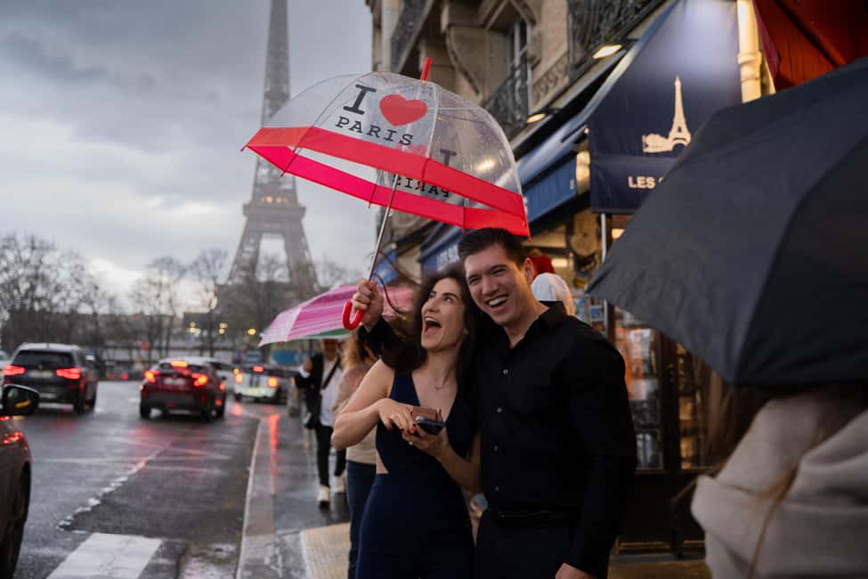Paris: Premium Photoshoot with Iconic Eiffel Tower Views - The session types: quick 15 minutes vs a longer VIP pace
