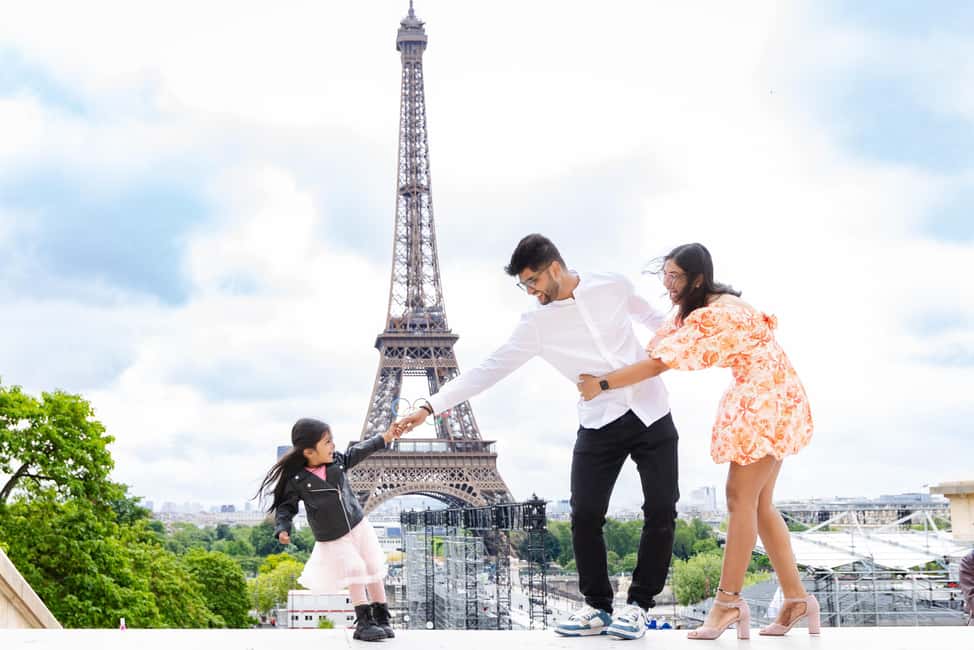 Paris: Premium Photoshoot with Iconic Eiffel Tower Views - What’s actually included (and what you’ll need to handle yourself)