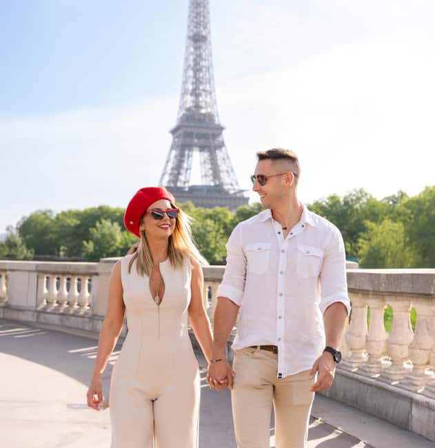 Paris: Premium Photoshoot with Iconic Eiffel Tower Views - How the photographer turns the Eiffel Tower view into real portraits