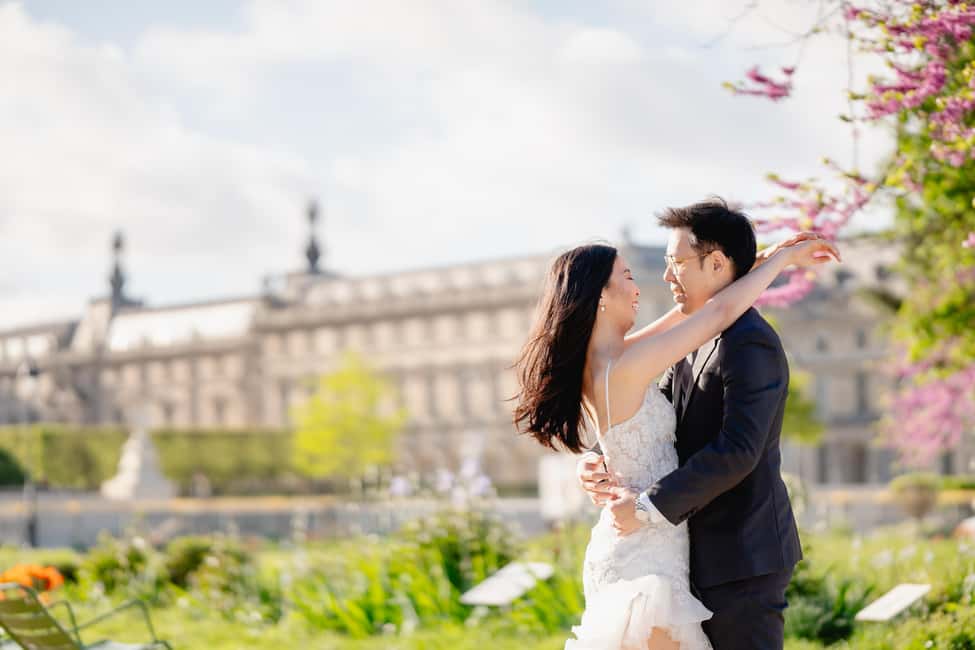 Paris: Premium Professional Photo Shoot - Choosing your Paris backdrops: Eiffel Tower, Louvre, and Montmartre streets