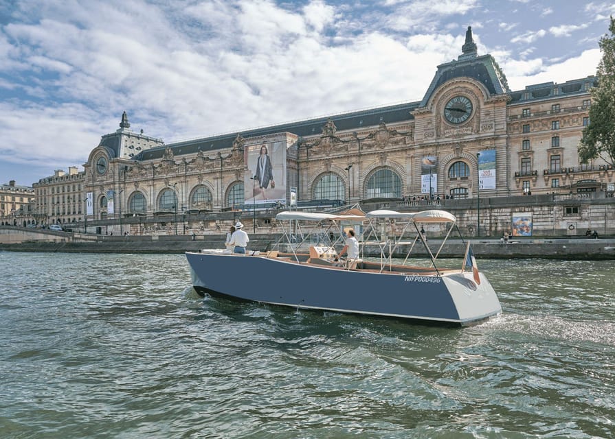Paris : Prestige cruises on the Seine - The 1-Hour Route: Port des Invalides to Pont Alexandre III and Back