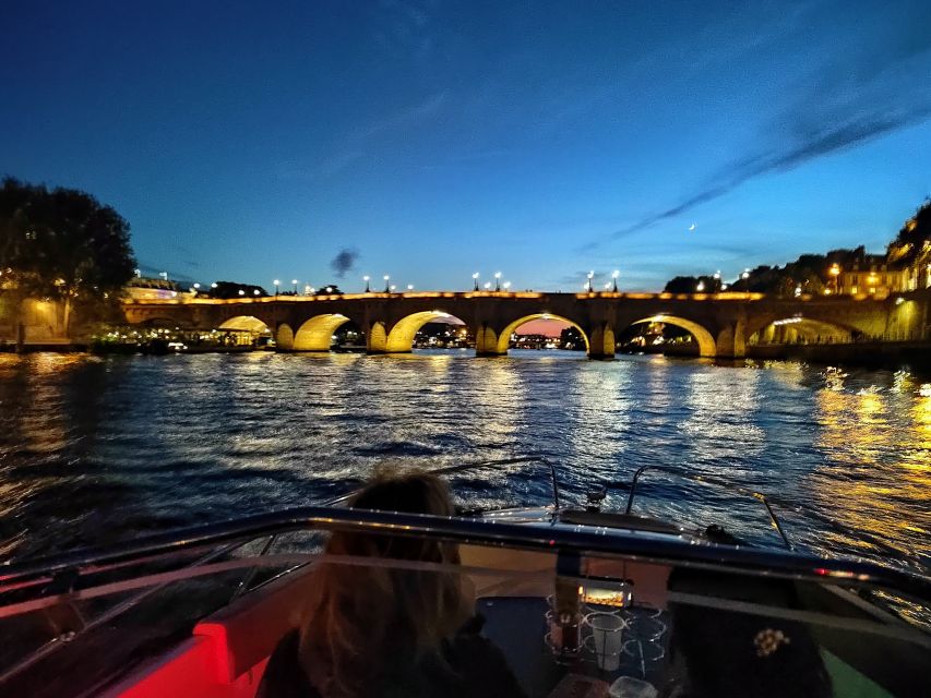 Paris: Private Boat Cruise on Seine River - Île Saint-Louis: Old Churches and Hotels, From a Relaxed Seat