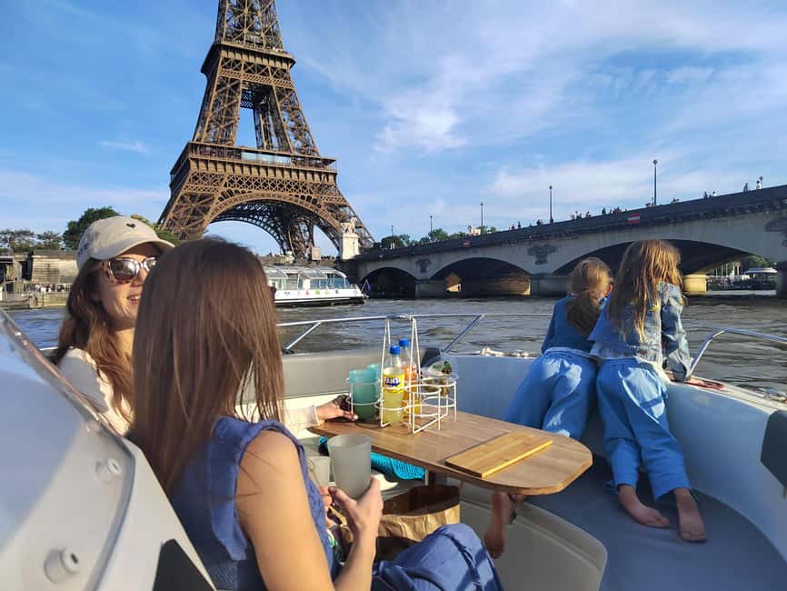Paris Private Boat Seine River with Captain Guide - Boarding at Pont de Grenelle: the spot that can save you time