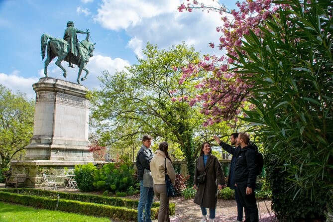 Paris Private Custom Tour: Half-Day Experience with a Local Guide - Stop 1: Saint-Germain-des-Prés market walk and bakery pastry (15 minutes)
