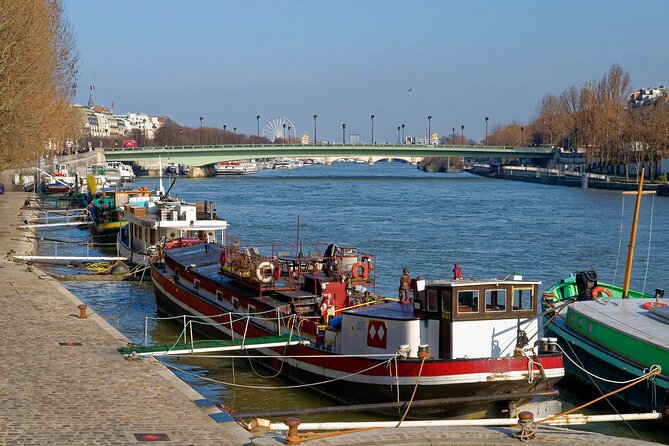 Paris : Private electric bike tour with wine and cheese tasting - Why Paris feels easier on an electric bike (especially over bridges)