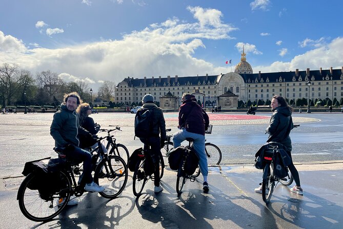 Paris : Private electric bike tour with wine and cheese tasting - Crossing the Seine on Paris’s oldest bridge