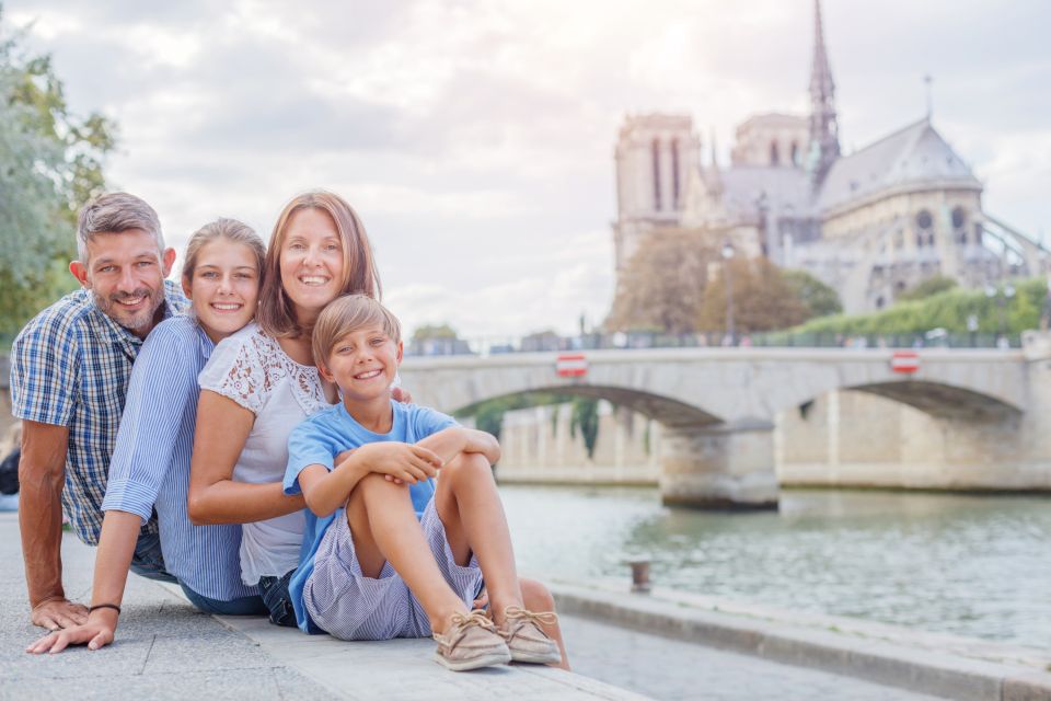 Paris: Private Family Tour, Highlights and Museum Visit - Paris in three hours: a family-friendly route that starts at the Louvre