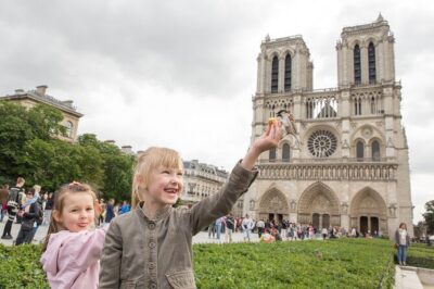 Paris Private Family Tour - Highlights & the Best Museum for Kids - Pont des Arts: romance, photos, and a quick story break