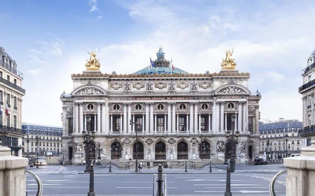 Paris: Private Full or Half-Day Sightseeing Tour with Local - Montmartre to Sacré-Cœur, plus the Moulin Rouge photo moment