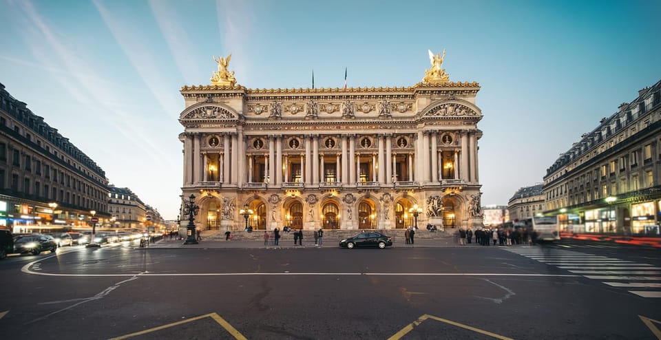 Paris: Private Guided Tour in a vintage Land Rover - Getting the Most From a Noisy Convertible Ride (And Why That Trade-Off Can Be Worth It)
