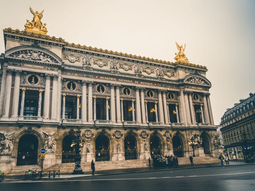 Paris: Private Layover Tour - Arc de Triomphe: a short stop built for views and scale