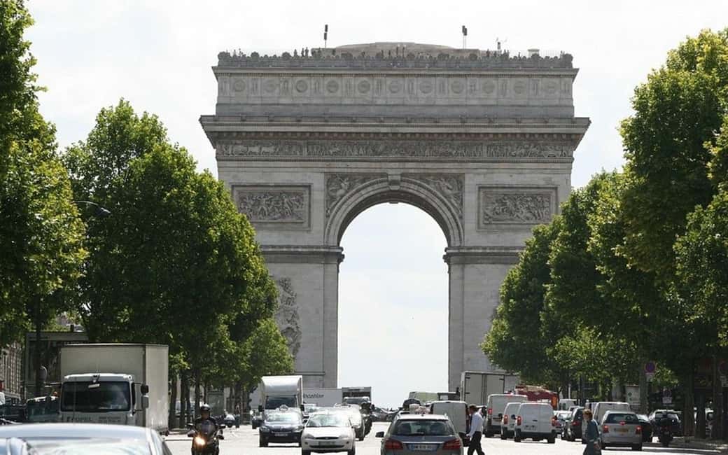 Paris: Private Layover Tour with Airport Pickup & Dropoff - A 4-hour layover in Paris, without the chaos