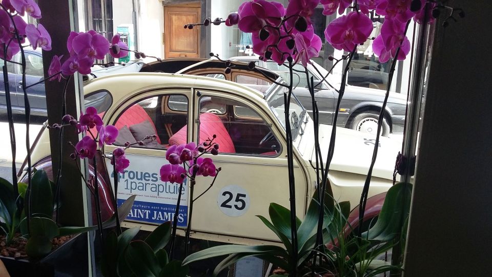 Paris: Private little-known places tour in Citroën 2CV 2h - Personalize the ride: tell your driver your theme