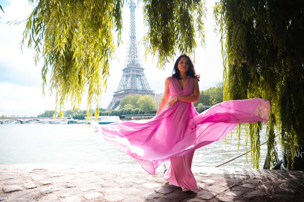 Paris: Private Photoshoot Near the Eiffel Tower - Pose coaching that actually helps you look like yourself