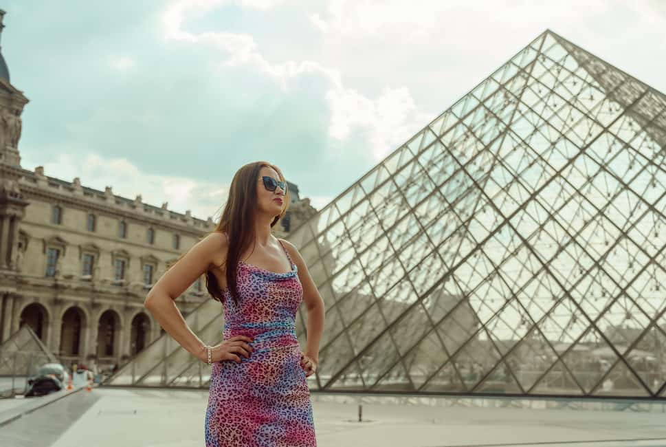 Paris: Private Photoshoot Outside the Louvre Museum - Why a Private Louvre Shoot Works Better Than a Quick Stop