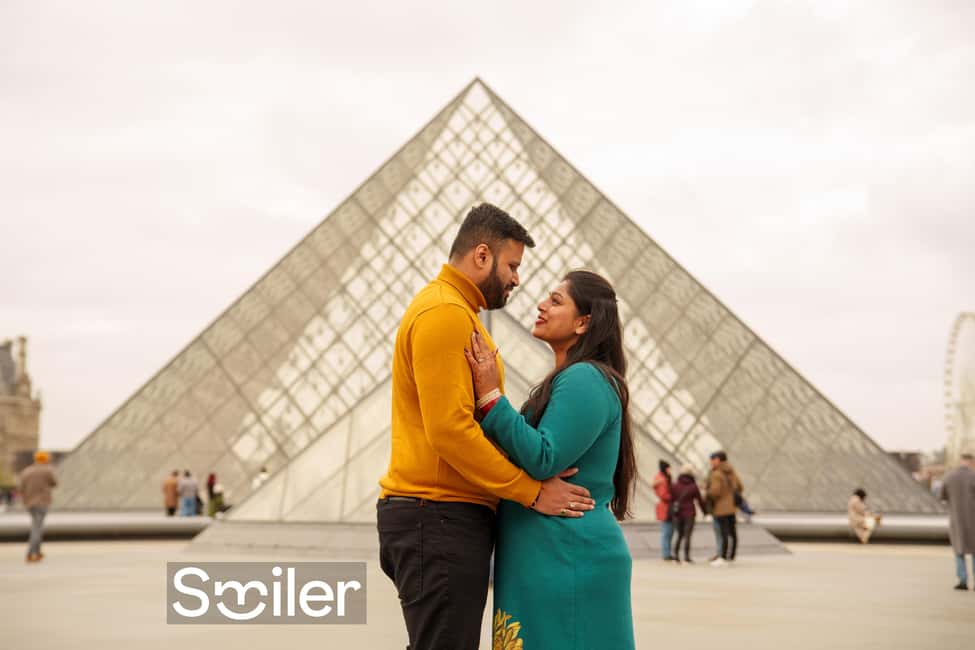 Paris: Private Photoshoot Outside the Louvre Museum - Cost, Value, and Photo Packages for Groups Up to 10
