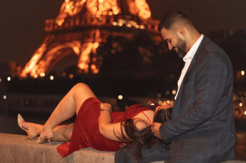 Paris: Private photoshoot with a Professional - Avenue de Camoens meeting point and what “private” feels like