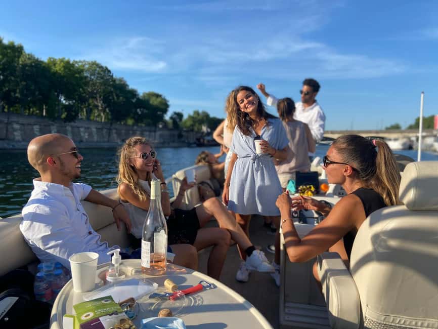 Paris: Private pontoon boat cruise on the Seine - Why a private pontoon cruise on the Seine feels different