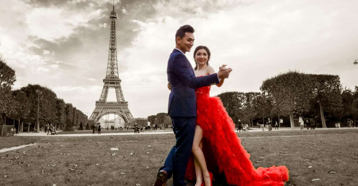 Paris: Private Professional Photo Shoot - The real value: 30 reworked photos from a tight 1-hour shoot