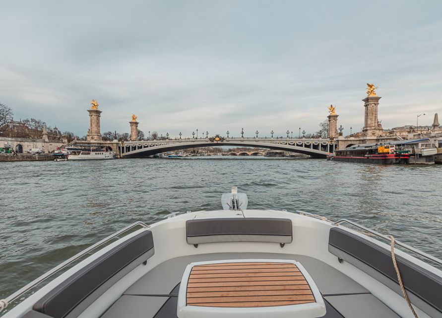 Paris: Private Seine River Cruise - Quick hits on this private Seine cruise
