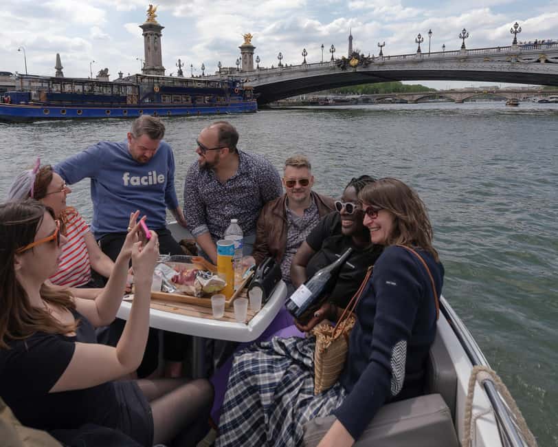 Paris: Private Seine River Cruise - Pont de l’Alma through Pont Alexandre III: where the bridges start telling stories