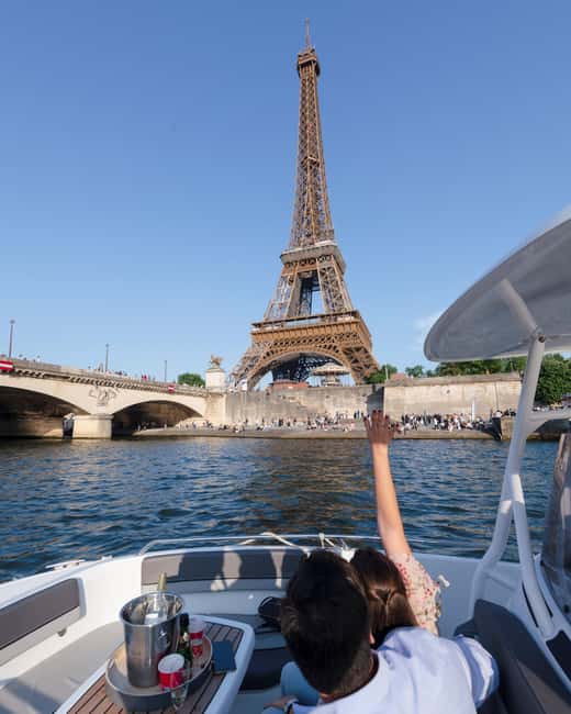 Paris: Private Seine River Cruise - Musée d’Orsay and the Louvre area: two museums, one river corridor