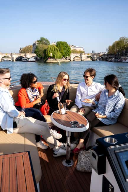 Paris: Private Small Boat Cruise with Rosé and Macarons - Why this Seine cruise feels different from the big-bus version