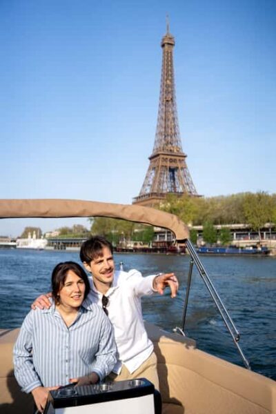 Paris: Private Small Boat Cruise with Rosé and Macarons - Where you meet at Escale Beaugrenelle (and how to not miss the boat)