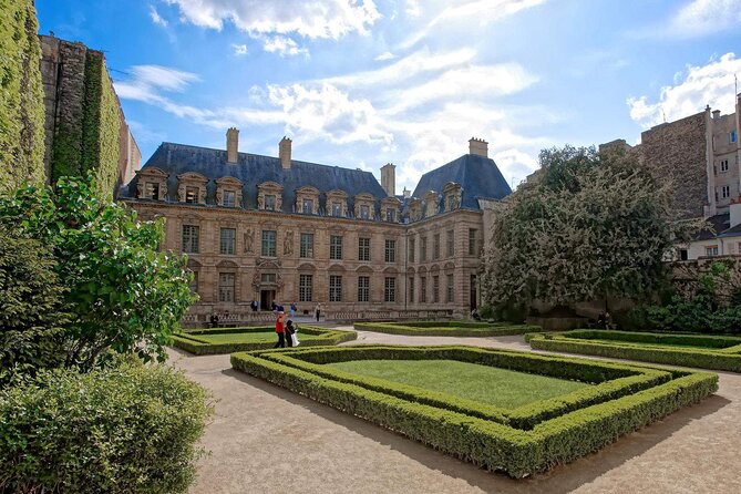 Paris Private Tour - Elegant and Luxury Tour Le Marais - Stop 5: Rue des Rosiers, delicatessen tasting, and the final meal moment