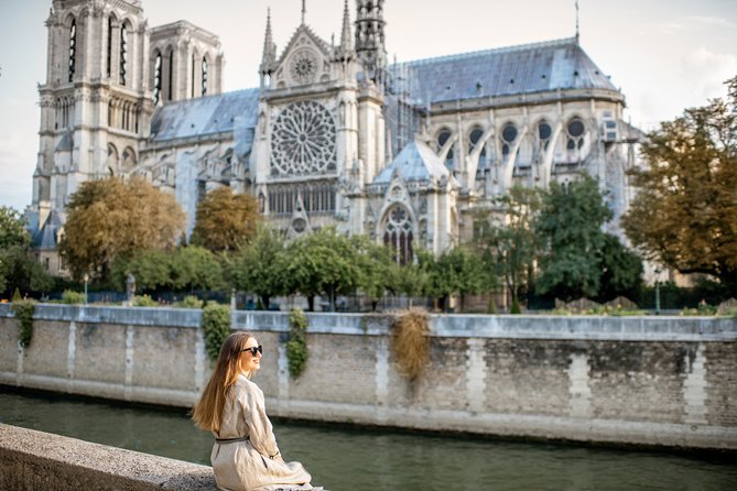 Paris Private Tour: Highlights, Top Quarters & Eiffel Tower - Pont des Arts and Fontaine Saint-Michel: romantic walkways and quirky Paris history