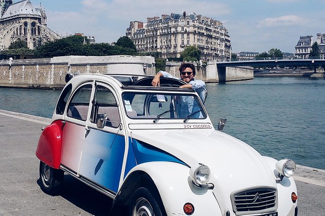 Paris Private Tour: Romantic Tour in a 2CV - Entering Paris the romantic way: why the 2CV works