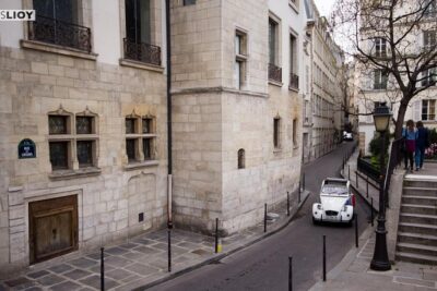 Paris Private Tour: Romantic Tour in a 2CV - Pickup anywhere in Paris: the real value of the logistics