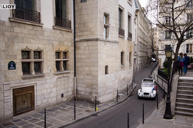 Paris Private Tour: Romantic Tour in a 2CV - Pickup anywhere in Paris: the real value of the logistics