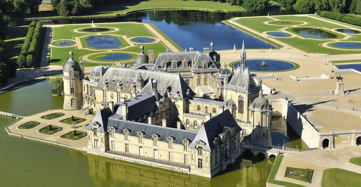 Paris: Private transfer Château Chantilly van 7 places 5H - The big watch-out: reports of no-show and no contact