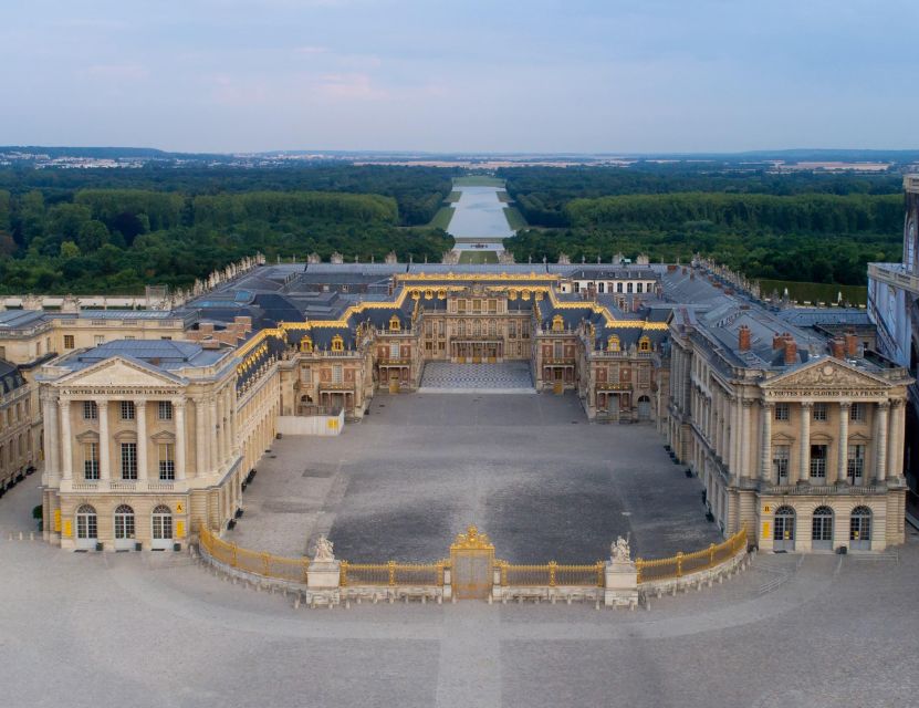 PARIS: Private transfer Château Versailles van 7 people 4H - Who this Versailles transfer fits best