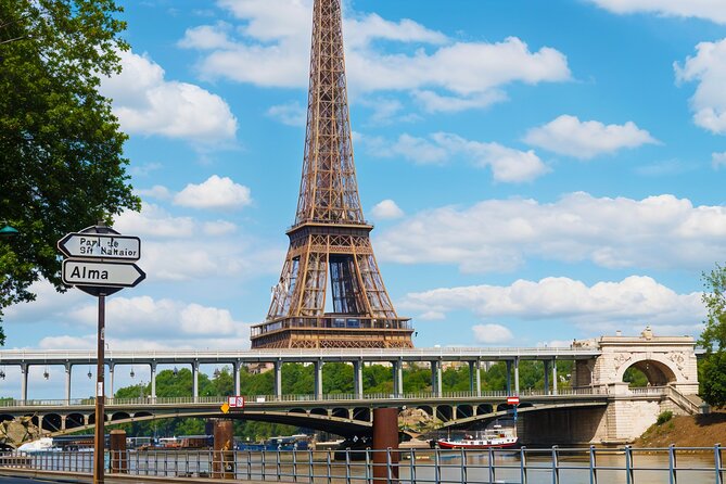 Paris: Private Vintage Sidecar Tour with Pick-Up at your Hotel - The Eiffel Tower, Arc de Triomphe, and Champs-Élysées run
