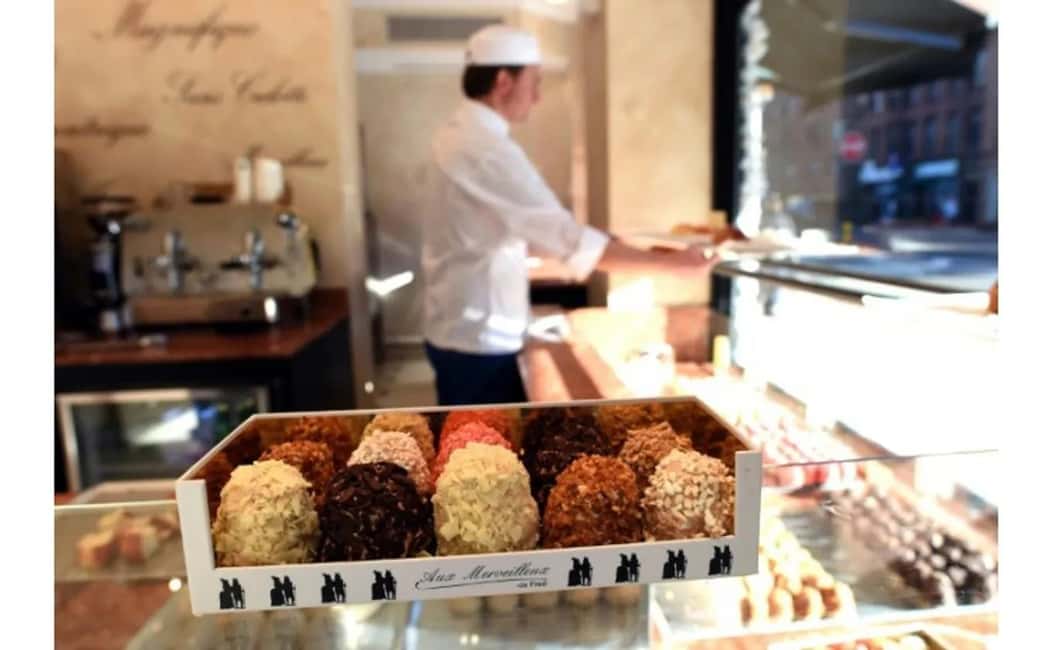 Paris - Private walking Food tour Latin Quarter-St Germain - Île de la Cité and Pont Neuf: connecting modern snack stops to Paris roots