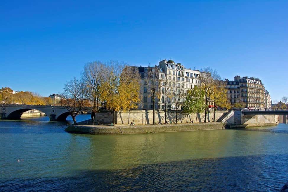 Paris - Private walking Food tour Le Marais - Place des Vosges and Hotel de Sully: the square that teaches taste