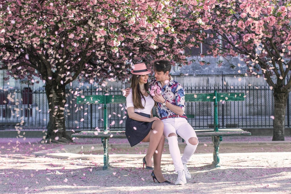 Paris Pro Photography: Best Private Photoshoot - The Trocadéro Fountain moment: a break from the Eiffel-only shots