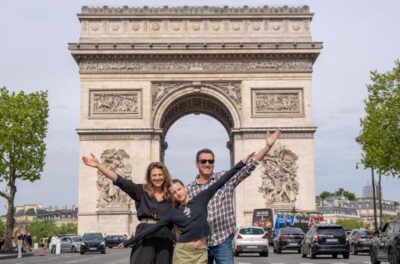Paris: Professional Photoshoot at the Arc de Triomphe - The shoot on the monument: what a 45-minute Arc stop feels like