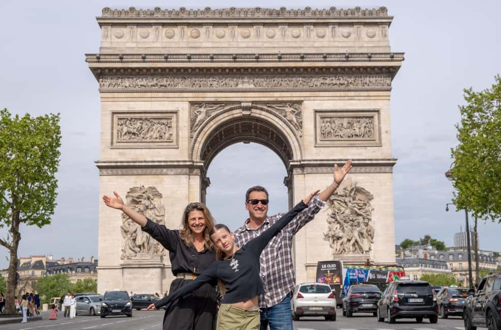 Paris: Professional Photoshoot at the Arc de Triomphe - The shoot on the monument: what a 45-minute Arc stop feels like