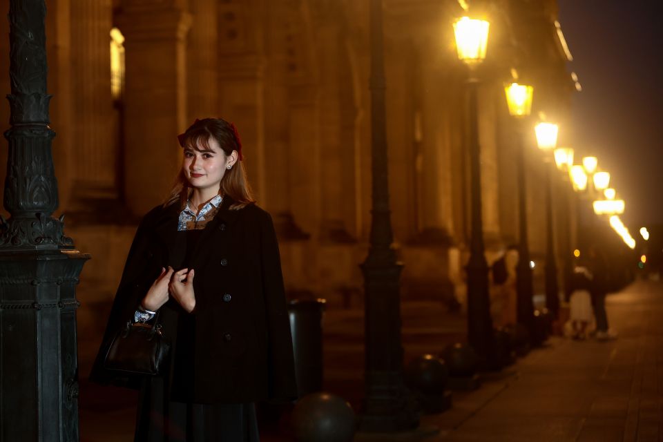 Paris: Professional Photoshoot with 300+ Photos + 1 present - Choosing Your Backdrop: Eiffel Tower, Louvre, Arc de Triomphe (and More)
