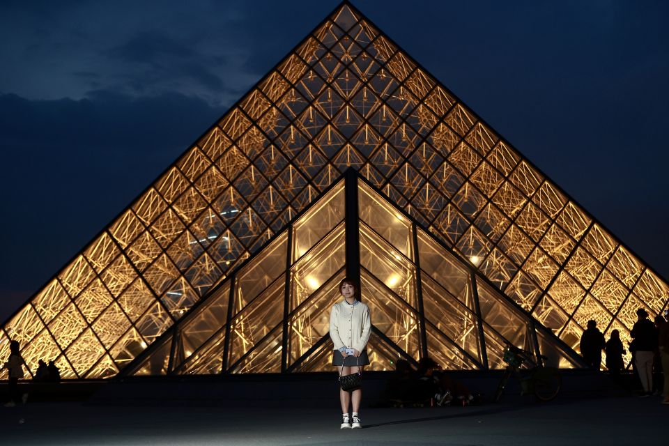 Paris: Professional Photoshoot with 300+ Photos + 1 present - 300–500 Photos: Why the Volume Changes Everything
