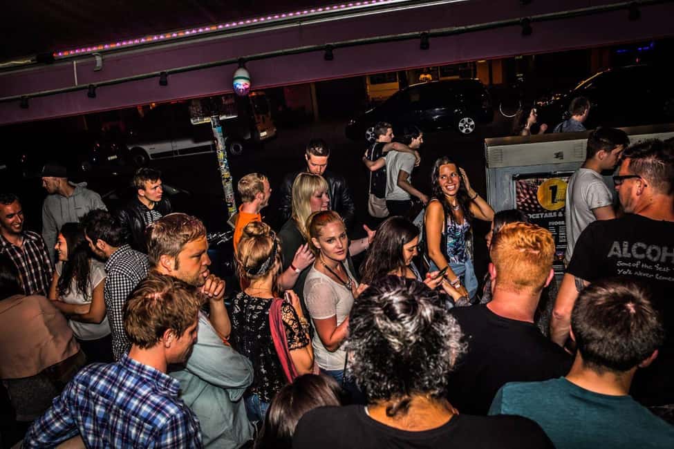 Paris: Pub Crawl with Shots and Nightclub Entry - Price and value: why $20 can work (if you watch the details)