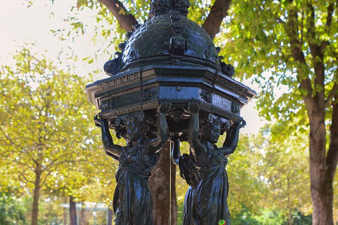 Paris Revolutionary Walking Tour: Iconic French Sights & Stories - Small Group, Big Attention: What Changes When It’s Only Up to 8